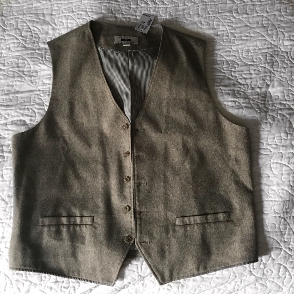 NWT Men’s Warehouse Khaki/Grey Button Vest